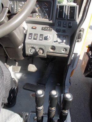 ขายเครน TADANO 4 ล้อ m-6 m-7 รถนอกนำเข้าจากญี่ปุ่น ไม่เคยใช้งานในไทย สภาพพร้อมใช้งาน เอกสารอินวอยครบ พร้อมจดทะเบียน สนใจติดต่อ วัฒก์กรณ์ 086 8986062