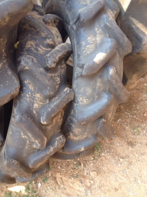 ขายยาง13.6 26 + 8-18สภาพสวยๆคับ เส้น4 ลูกค้าจากนครสวรรค์คับ ขายยาง13.6 26 + 8-18สภาพสวยๆคับ เส้น4 ลูกค้าจากนครสวรรค์คับ