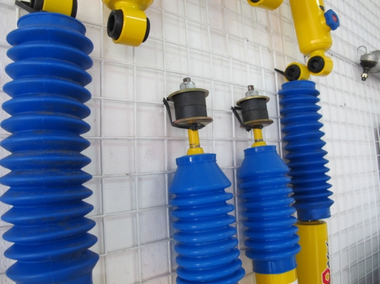 ขาย โช้คอัพ Profender นาวาร่า มือ2 ขาย โช้คอัพ Profender นาวาร่า มือ2