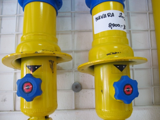 ขาย โช้คอัพ Profender นาวาร่า มือ2 ขาย โช้คอัพ Profender นาวาร่า มือ2