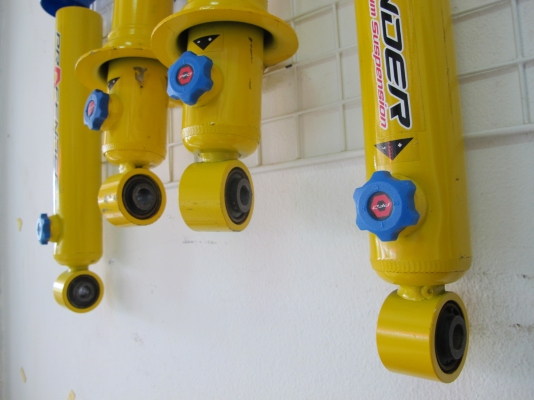 ขาย โช้คอัพ Profender นาวาร่า มือ2 ขาย โช้คอัพ Profender นาวาร่า มือ2