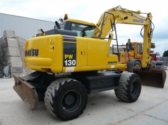 แบ็คโฮล้อยาง PW130-7K สนใจโทร 083 081 2889 ฟ้า: NDTT