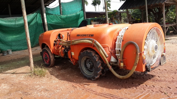 ขายรถพ่นยา ขนาด 1,000 ลิตร รถนอกแท้ พร้อมใช้