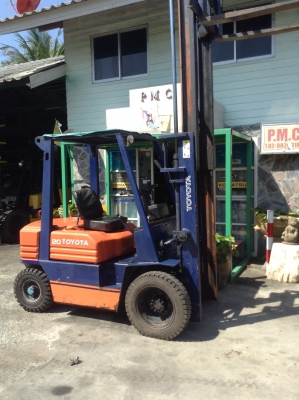 +++ ขายโฟล์คลิฟท์  TOYOTA 5FD20  ขนาด 2 ตัน  เครื่องยนต์ดีเซล  เสา 3 เมตร   เกียร์ธรรมดา  งา 1,070  มม. ยางตันครับ