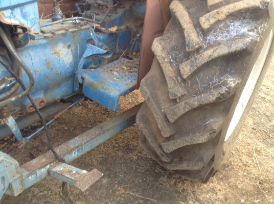 (((ขายด่วน 2 คัน))) รถไถ Ford ตามสภาพ