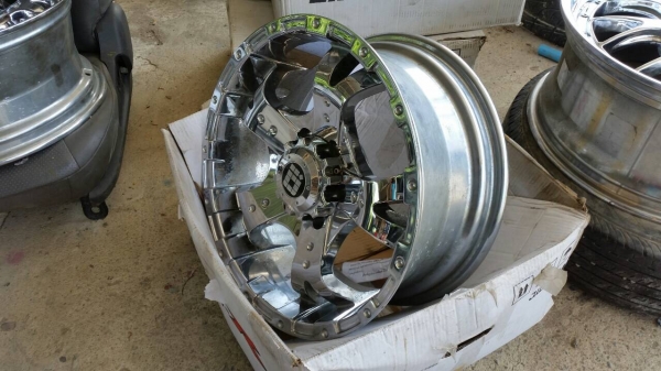 ขายแม็กซ์ใหม่ OFF ROAD 1คู่ 6รู ขอบ18 โครเมี่ยม