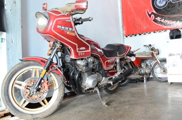 ขาย CB750F รถทะเบียนแท้ ไม่ขาดต่อ พร้อมโอน