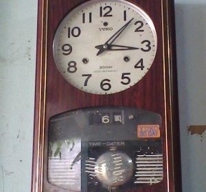 นาฬิกาไขลานลูกตุ้มญี่ปุ่นสภาพเดิมๆเก่าครับตัวนี้พร้อมใช้ปกติครับของญี่ปุ่นครับ ระบบไขลานมีวันและวันที่ครับราคานี้คุ้มครับ