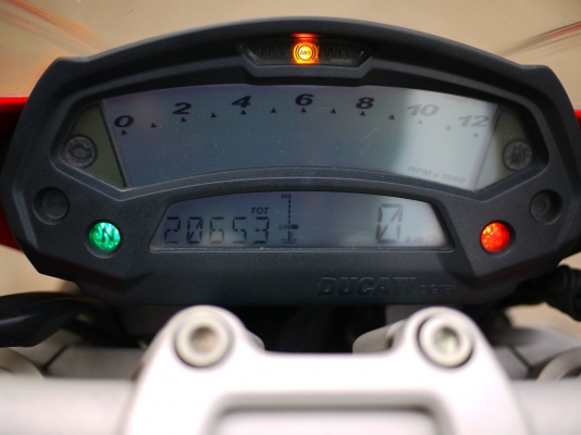 ขาย Ducati Monster 1100 evo พร้อมทะเบียนแท้ รถศูนย์ทองหล่อ ขาย Ducati Monster 1100 evo พร้อมทะเบียนแท้ รถศูนย์ทองหล่อ