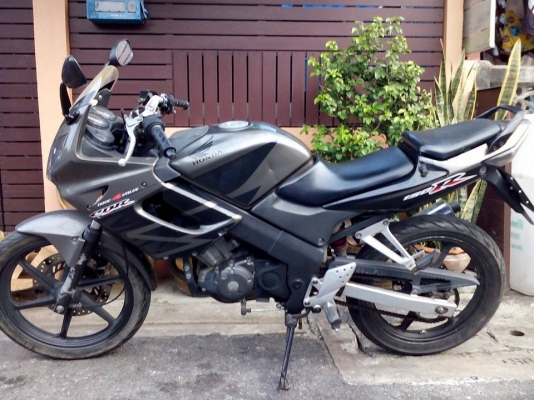 ขาย HONDA CBR 150 R รุ่นคาร์บู ปี 47 เครื่องดี เดิมๆ ภาษีขาด 1 ปี เล่มพร้อมโอน ขาย HONDA CBR 150 R รุ่นคาร์บู ปี 47 เครื่องดี เดิมๆ ภาษีขาด 1 ปี เล่มพร้อมโอน