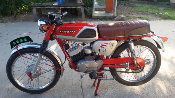 ขายkawasaki g a3 สวย สวยเครื่องดีระบบไฟดี ไฟหน้า หลัง ไฟเลี้ยวติดไฟเกียว่างติดมีเล่มทะเบียนไม่มีชุดโอนครับสนไจโทร0985849113-0897893995ลดราคาเหลือ19000ครับ