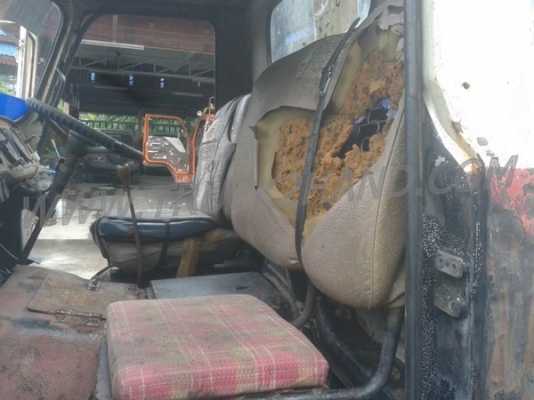 รถบรรทุก 6 ล้อ HINO พื้นเรียบ