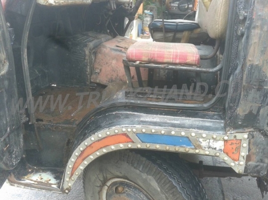 รถบรรทุก 6 ล้อ HINO พื้นเรียบ