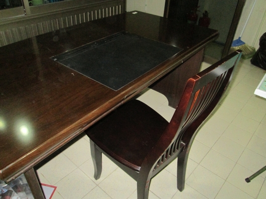 โต๊ะผู้จัดการงานฝีมือ   ไม่มีตำหนิ  สภาพใหม่มาก  ขายถูก