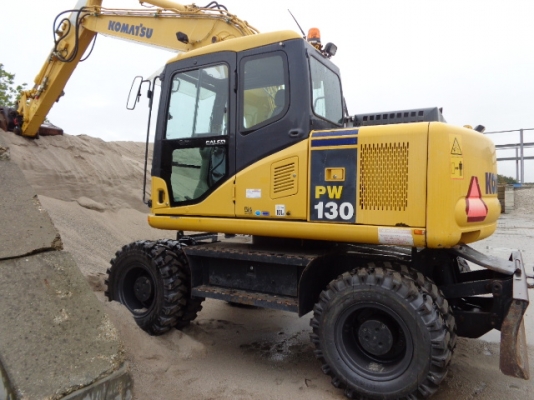 รถตักล้อยาง PW130-7