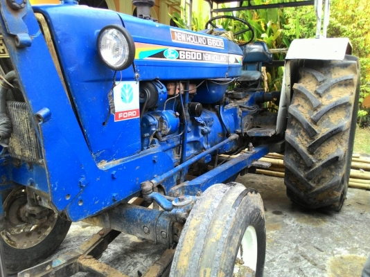 ขายFord 6600 ราคา 300,000  มีทะเบียน  ติดต่อสอบถาม 0818618678