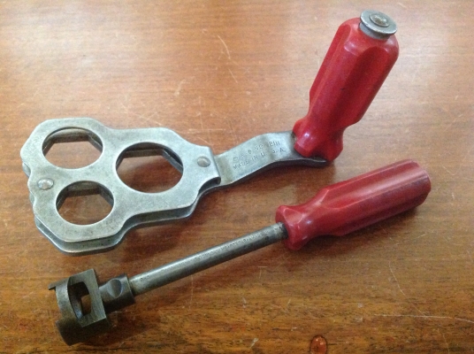 ขายเครื่องมือซ่อมเครื่องยนต์ Vintage จากเมกา ยกชุด 12 ชิ้น ลดราคาพิเศษ