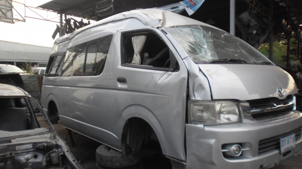 ขายบอดี้รถตู้commuter06ถูกๆๆๆ