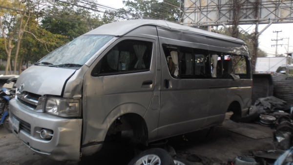 ขายบอดี้รถตู้commuter06ถูกๆๆๆ