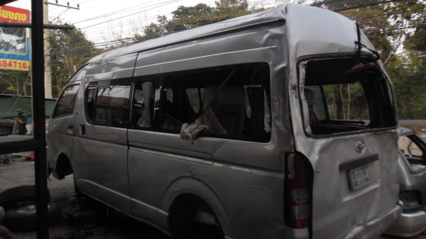 ขายบอดี้รถตู้commuter06ถูกๆๆๆ