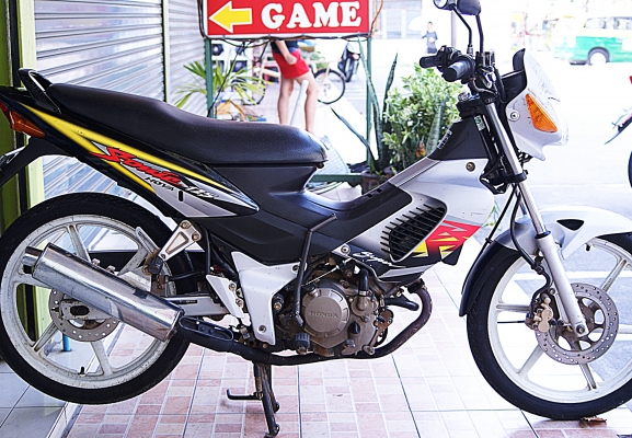 โซนิก 125 cc เดิมๆ นิ่มๆ ก้านแหวไม่ดัง ราคา 15900 บาท เล็กรามอินทรา 58 ที่ร้านยังมีรถให้เลือกอีกหลายคัน ถ้าจะขอลดหลายพันไม่ต้องโทรมาจ้าาาาา