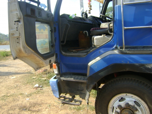 NISSAN เทรนเลอร์สิบล้อ  สองเพลา  ราคา 700,000  บาท