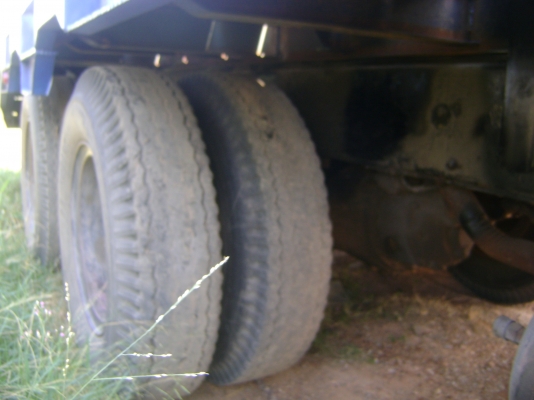 NISSAN เทรนเลอร์สิบล้อ  สองเพลา  ราคา 700,000  บาท