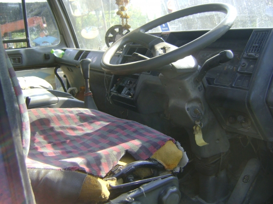 NISSAN เทรนเลอร์สิบล้อ  สองเพลา  ราคา 700,000  บาท