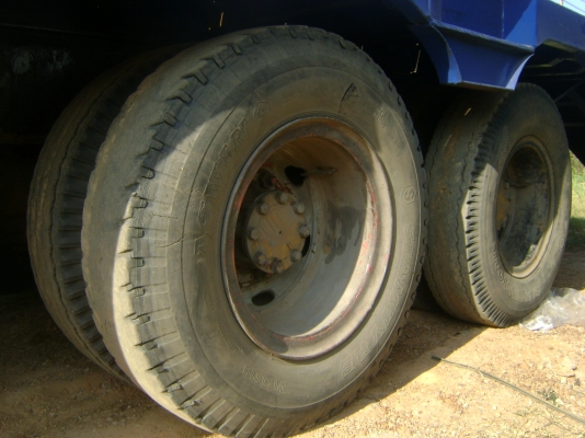 NISSAN เทรนเลอร์สิบล้อ  สองเพลา  ราคา 700,000  บาท