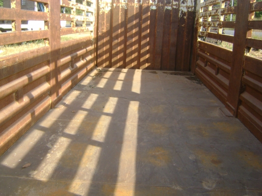 กระบะเหล็ก  สิบล้อสภาพสวย  ราคา  100,000  บาท