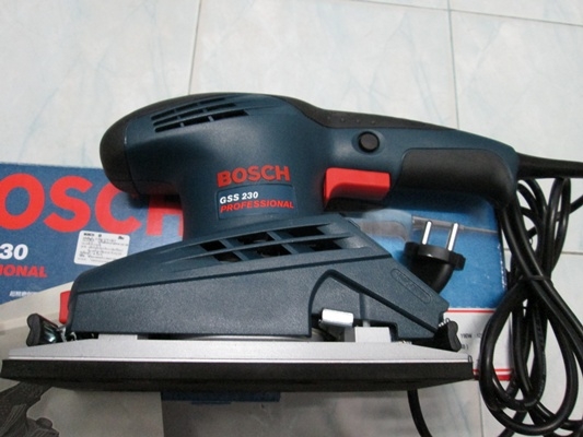 ขายเครื่องขัดกระดาษทรายแบบสั่น BOSCH GSS230   ราคา2000 บาท ใหม่มากๆๆ