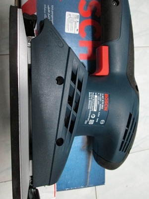 ขายเครื่องขัดกระดาษทรายแบบสั่น BOSCH GSS230   ราคา2000 บาท ใหม่มากๆๆ