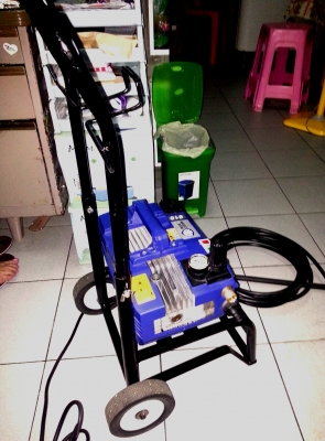 ขายแล้วครับ กำลังจัดส่งพัสดุไป  เครื่องฉีดน้ำแรงดันสูง Zinsanoเครื่องฉีดน้ำแรงดันสูง Zinsano VIP 130 บาร์ สำหรับใช้งานแบบต่อเนื่อง VIP 130 บาร์ สำหรับใช้งานแบบต่อเนื่อง