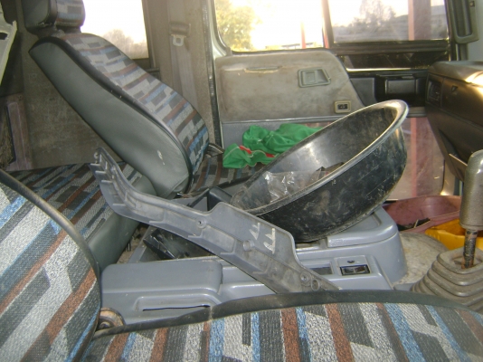 หางรถเกี่ยว เครื่องHO7C   185 แรง  ราคา 700,000 บาท