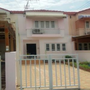 ขายทาวน์เฮ้าส์ 2 ชั้น หมู่บ้านมัณฑนานิเวศน์ 20 ตรว ไม่เคยเข้าอยู่