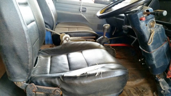 รถอีซูซุ 6 ล้อดั้ม NPR  115 แรงม้า. ปี 33  สนใจติดต่อ 081 - 6079515