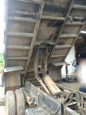 รถอีซูซุ 6 ล้อดั้ม NPR  115 แรงม้า. ปี 33  สนใจติดต่อ 081 - 6079515