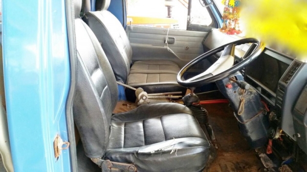 รถอีซูซุ 6 ล้อดั้ม NPR  115 แรงม้า. ปี 33  สนใจติดต่อ 081 - 6079515