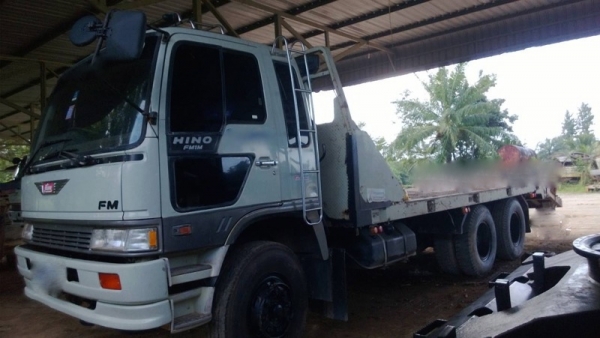 รถฮีโน่ 10 ล้อ ท้ายลาด FM1M  220 แรงม้า. ปี 36  สนใจติดต่อ 081 - 6079515