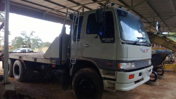 รถฮีโน่ 10 ล้อ ท้ายลาด FM1M 220 แรงม้า. ปี 36 สนใจติดต่อ 081 - 6079515 รถฮีโน่ 10 ล้อ ท้ายลาด FM1M 220 แรงม้า. ปี 36 สนใจติดต่อ 081 - 6079515