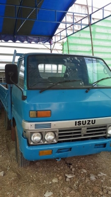 ขายรถบรรทุก 4ล้ออีซูซุ TLD85 เพลาลอย แชชซีสวยมาก เครื่องดีภายในสวย สภาพพร้อมใช้งาน พื้นเหล็ก สีสวยพร้อม