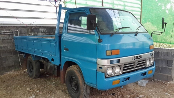 ขายรถบรรทุก 4ล้ออีซูซุ TLD85 เพลาลอย แชชซีสวยมาก เครื่องดีภายในสวย สภาพพร้อมใช้งาน พื้นเหล็ก สีสวยพร้อม