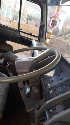 รถฮีโน่ 6 ล้อ ติดเครน 3.3 ตัน.  195 แรงม้า.  สนใจติดต่อ 081- 6079515