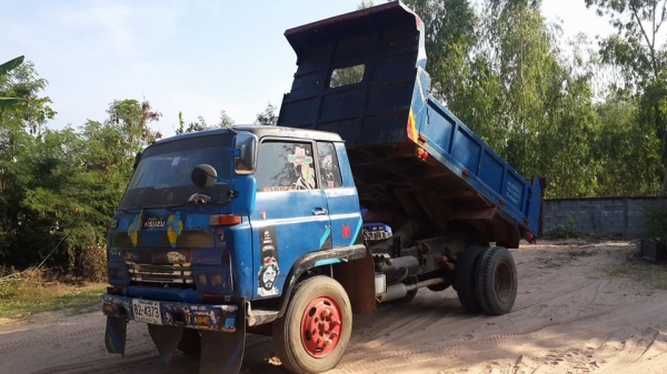 ขายดัมพ์ใหญ่ ยาง900 อีซูซุJCM 150สภาพพร้อมใช้งานจัดแนนซ์ได้280,000 เอกสารเล่มทะเบียนพร้อมโอน กระบะดี พ.เพาเวอร์ พร้อมลุยงาน