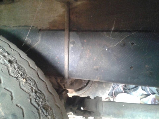 ขาย10ล้อ2เพลา สโลว์กลาง แชชซีสวยมาก กระบะบรรทุกเครื่องDA120 สภาพพร้อมใช้งาน เอกสารเล่มทะเบียนพร้อมโอน ยางดี