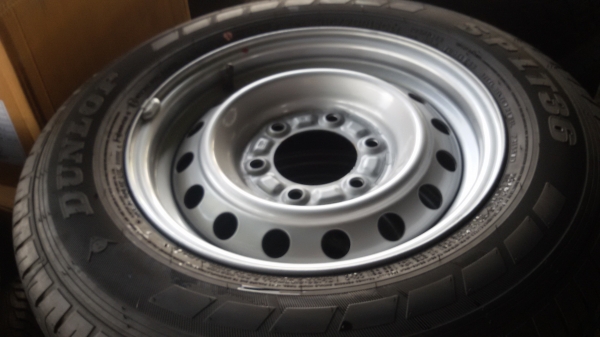 ขายล้อกะทะขอบ15 พร้อมยาง215 70 15 ปี14ชุดละ9500