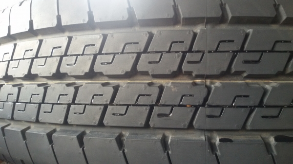 ขายล้อกะทะขอบ15 พร้อมยาง215 70 15 ปี14ชุดละ9500