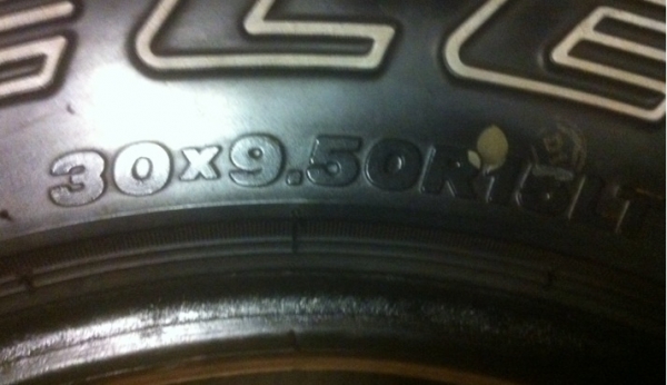 ยาง bridgestone 30 9.5 R15 สภาพดี
