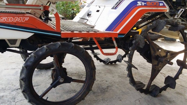 รถปลูกข้าวนั่งขับ KUBOTA เก่าญี่ปุ่น พร้อมกล่องหยอดปุ๋ยด้านท้าย ดำนา 5 แถว สภาพสวย เครื่องยนต์ติดง่าย สภาพสวยพร้อมใช้งาน รถปลูกข้าวนั่งขับ KUBOTA เก่าญี่ปุ่น พร้อมกล่องหยอดปุ๋ยด้านท้าย ดำนา 5 แถว สภาพสวย เครื่องยนต์ติดง่าย สภาพสวยพร้อมใช้งาน