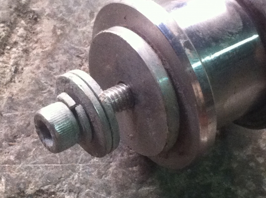 ชุดลูกล้อดันสายพานและโช่ให้ตึง ตัวลูกกลิ่งหมุนฟรีใช้ตลับลูกปืนด้านในเพื่อให้ลื่น